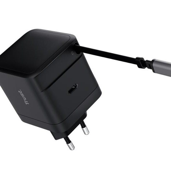 TRUST MAXO 65W, USB-C punjač, 0.67m, crna (25805)