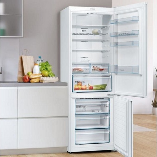BOSCH Kombinovani frižider sa zamrzivačem dole (KGN49XWEA)